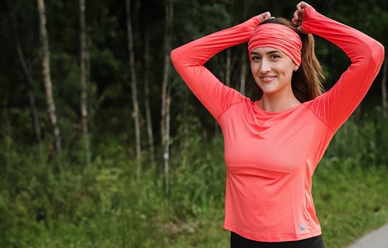 Woman in San Hoody, wearing the best clothes for Hiking